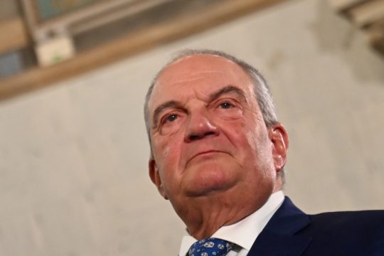 Ο Καραμανλής δεν πάει στο συνέδριο της Ν.Δ.: Η επικοινωνία με Μπακογιάννη και η απόφαση