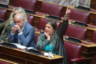 Ένταση στη Βουλή για τον ΟΠΕΚΕΠΕ: «Ξεκαθαρίστε τι θα κάνετε» – «Είμαστε εξοργισμένοι» – «Έχετε τα ορφανά της Χρυσής Αυγής»