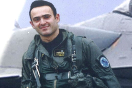 Κώστας Ηλιάκης: Είκοσι χρόνια από τον θάνατο του σμηναγού στο Αιγαίο σε επεισόδιο με τουρκικό F-16