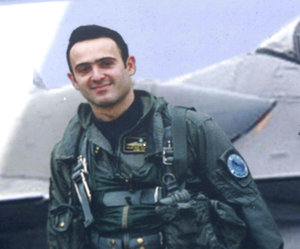 Κώστας Ηλιάκης: Είκοσι χρόνια από τον θάνατο του σμηναγού στο Αιγαίο σε επεισόδιο με τουρκικό F-16