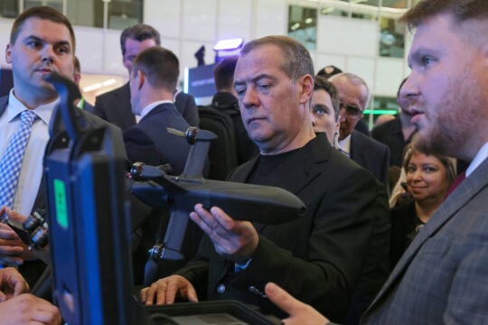 Μεντβέντεφ μετά το drone στη Ρουμανία: «Οι Ευρωπαίοι να ετοιμαστούν και για άλλα, δεν θα κοιμούνται ήσυχα»