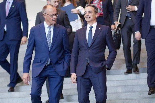 Μερτς σε Μητσοτάκη: «Η χώρα στέκεται πλέον στις δικές της δυνάμεις, συγχαρητήρια στον ελληνικό λαό»