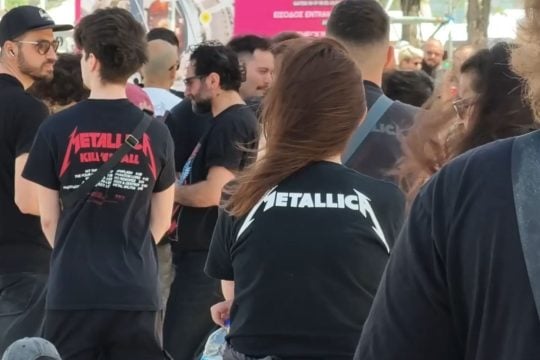 Φρενίτιδα για τους Metallica: Ουρές εκατοντάδων μέτρων στο ΟΑΚΑ για τη μεγάλη συναυλία [βίντεο]