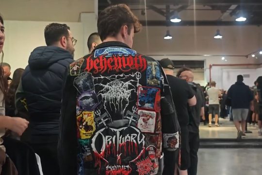 Metallica fever στην Τεχνόπολη: Ακόμη και πέντε ώρες στην ουρά για ένα αναμνηστικό