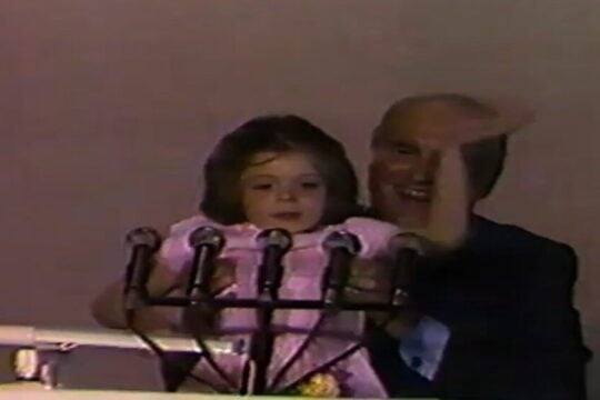 Η μικρή Αννούλα της αφίσας του ΠΑΣΟΚ το 1985