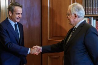 Μητσοτάκης σε Τασούλα: «Η αναδιάταξη του πολιτικού σκηνικού δεν μας αφορά – Σε έναν χρόνο ολοκληρώνεται η θητεία μας»