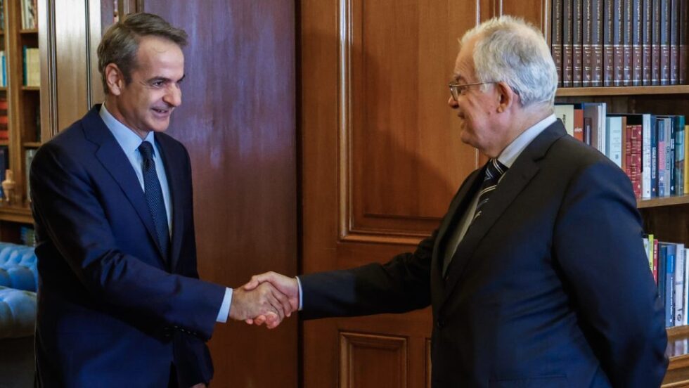 Μητσοτάκης σε Τασούλα: «Η αναδιάταξη του πολιτικού σκηνικού δεν μας αφορά – Σε έναν χρόνο ολοκληρώνεται η θητεία μας»
