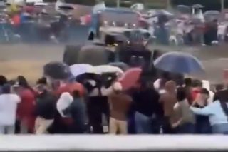 Σκηνές χάους στην Κολομβία: Monster truck έπεσε πάνω σε πλήθος - Δύο νεκροί, μεταξύ και ένα κορίτσι 10 ετών [βίντεο]