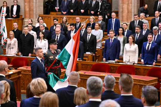 Ουγγαρία: Ο Πέτερ Μάγκιαρ ορκίστηκε πρωθυπουργός [βίντεο]