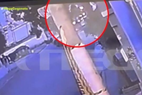 Σαλαμίνα: Βίντεο από τις πρώτες στιγμές μετά την παράσυρση της 12χρονης - «Άκουσε το "μπαμ" και τα παιδάκια να κλαίνε»