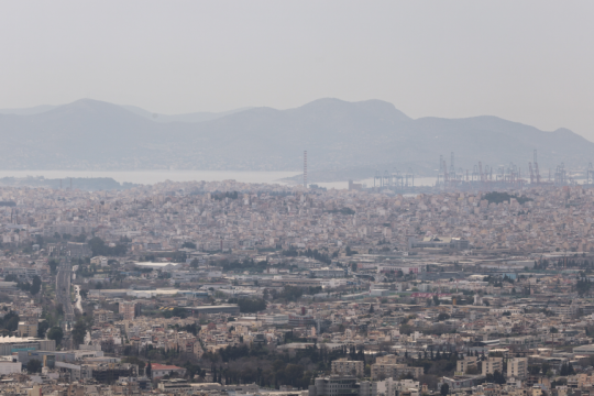 Αφρικανική σκόνη: Αποπνικτική ατμόσφαιρα στην Αττική - «Περιορίστε τις μετακινήσεις» λένε οι ειδικοί