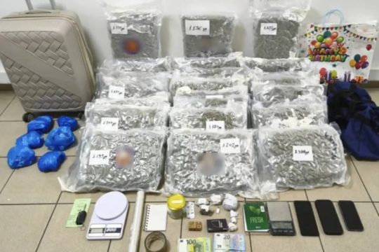 Θεσσαλονίκη: Εξαρθρώθηκε κύκλωμα ναρκωτικών που διακινούσε Skunk - Δύο συλλήψεις [εικόνες - βίντεο]