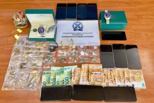 Εξαρθρώθηκε σπείρα που παρίστανε υπαλλήλους ηλεκτρικής ενέργειας στην Αττική – Λεία άνω των 270.000 ευρώ