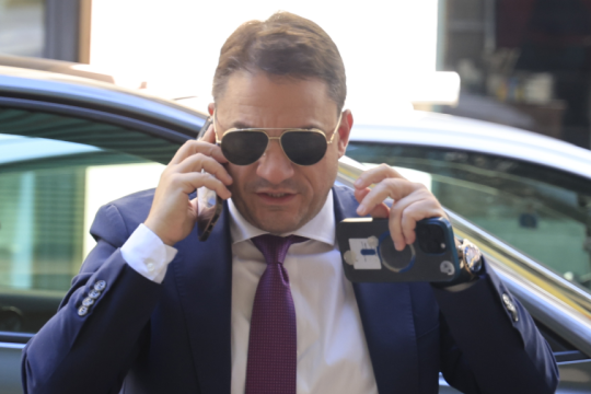 Οργισμένη απάντηση Τσουκαλά στον Γεωργιάδη για το ακίνητο Ανδρουλάκη: «Δεν έχει πάτο το βαρέλι της χυδαιότητάς του»
