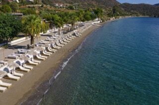 Έξι κρυφές παραλίες σε Βοιωτία και Κορινθιακό για κοντινές αποδράσεις και πρώτες βουτιές