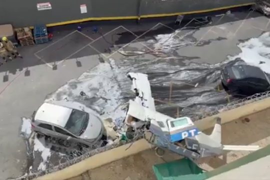 Βραζιλία: 3 νεκροί από συντριβή αεροσκάφους πάνω σε πολυκατοικία [βίντεο]