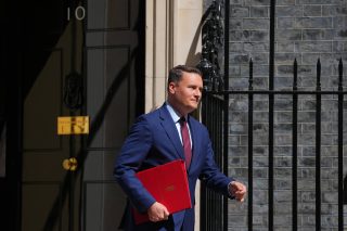 Βρετανία: Ο Γουές Στρίτινγκ θέλει να είναι υποψήφιος για τη διαδοχή του Στάρμερ