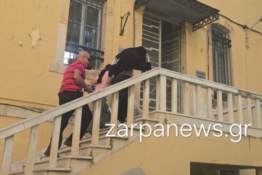 Στον ανακριτή για τη βάναυση κακοποίηση της 3χρονης, η μητέρα και ο σύντροφός της