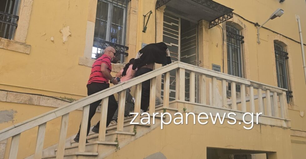 Στον ανακριτή για τη βάναυση κακοποίηση της 3χρονης, η μητέρα και ο σύντροφός της