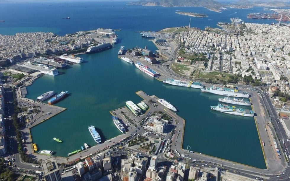 Πειραιάς: Θαλάσσια ρύπανση στο λιμάνι μετά από θραύση σωλήνα καυσίμων σε κρουαζιερόπλοιο