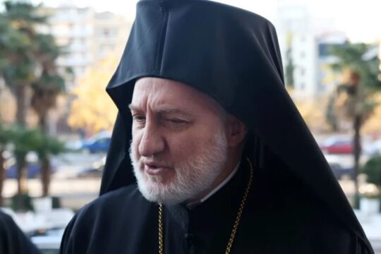 Θεσσαλονίκη: Στο νοσοκομείο ο Αρχιεπίσκοπος Αμερικής Ελπιδοφόρος – Λιποθύμησε στη λειτουργία