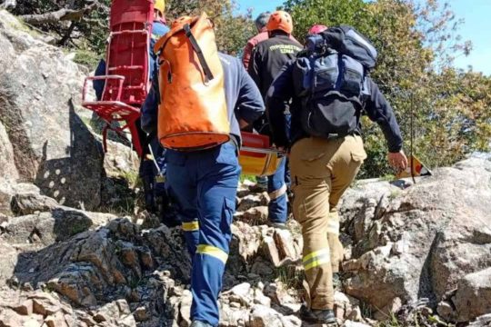 Επιχείρηση διάσωσης τραυματισμένης γυναίκας στη Σαμοθράκη - Έπεσε από ύψος 20 μέτρων [εικόνες]