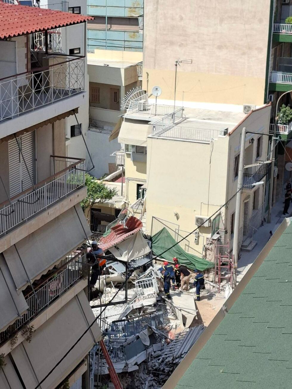 Πετράλωνα: Συνεχίζονται οι έρευνες στα συντρίμμια – Αναμένεται σύλληψη των πέντε [εικόνες – βίντεο]