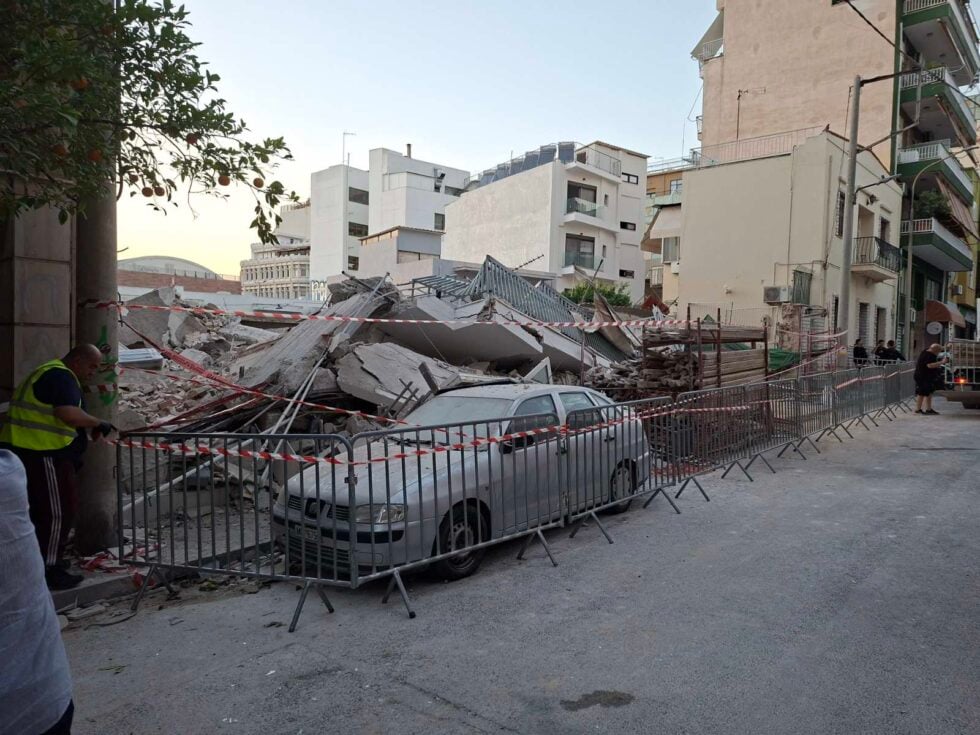 Αυτοψία μηχανικών στα Πετράλωνα: Οι διπλανές πολυκατοικίες πρέπει να εκκενωθούν – Μιλάμε για ανθρώπινη ασφάλεια [βίντεο]