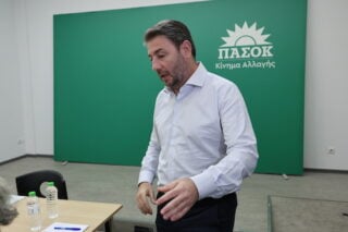 ΠΑΣΟΚ: Επενδύει στη βάση με ορίζοντα τις εκλογές