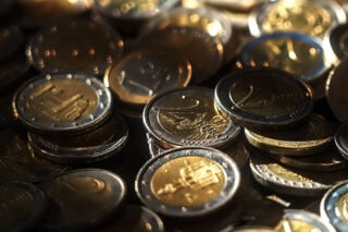Ο δασμός των 3 ευρώ στα μικροδέματα