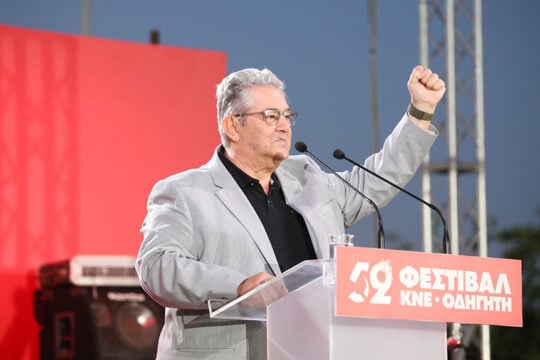 Το ζεϊμπέκικο του Δημήτρη Κουτσούμπα και τα στερεότυπα