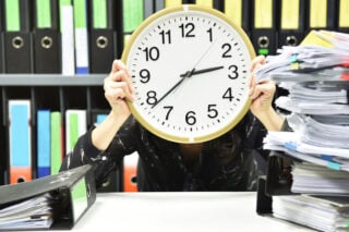 Το 13ωρο γίνεται καθεστώς: Το 65% δουλεύει έως και 5 ώρες επιπλέον την εβδομάδα