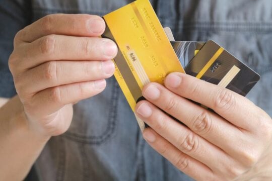 Καταναλωτικά δάνεια: Χωρίς αναδρομική ισχύ το πλαφόν σε επιτόκια και κόστος αποπληρωμής