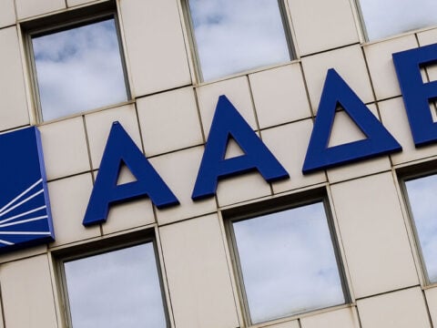 Τέλος στο «εμπόριο» χάρτινων αποδείξεων επιχειρεί να βάλει η ΑΑΔΕ: Νέες διευκρινίσεις για τα τιμολόγια σε βενζινάδικα 
