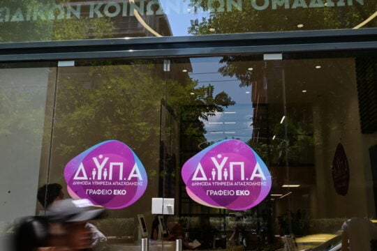 Ράβε-ξήλωνε στην ΚΥΑ για τους πτυχιούχους ανέργους που θα εργαστούν στη ΔΥΠΑ
