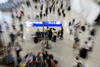 «Λευκός καπνός» για τα δικαιώματα των αεροπορικών επιβατών: Τι προβλέπει η νέα συμφωνία