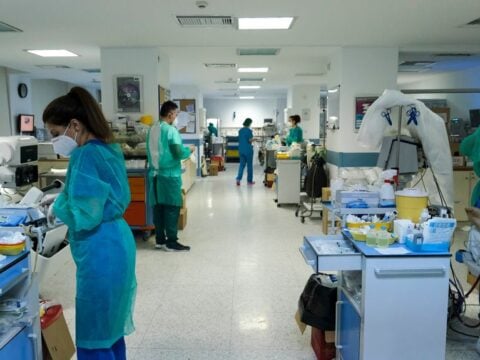 To ΕΣΥ δεν είναι πια για… εσένα: Ούτε δημόσια, ούτε δωρεάν Υγεία – Η συστηματική εγκατάλειψη από το κράτος
