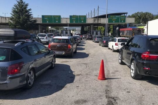 Πλήγμα για τον τουρισμό το μαρτύριο των ταξιδιωτών στα σύνορα