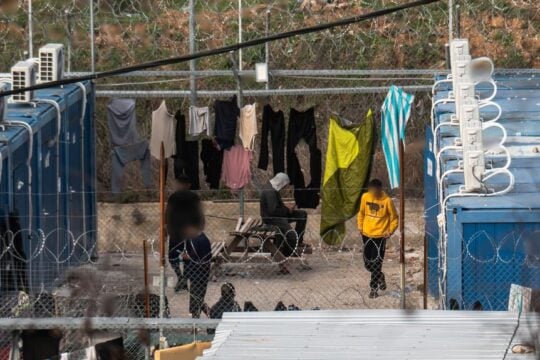 Δεδικασμένο κλειδί για αποδράσεις εξαθλιωμένων – Η ιστορική απόφαση του 2012 αναβιώνει στη Σιντική