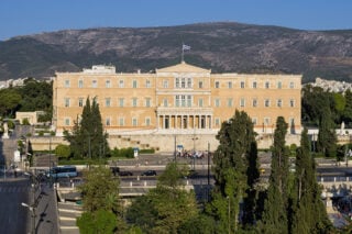 Φοβού τους αναθεωρητές και «δώρα» φέροντας