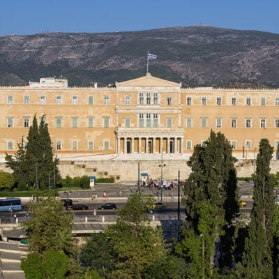 Φοβού τους αναθεωρητές και «δώρα» φέροντας
