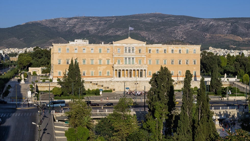 Φοβού τους αναθεωρητές και «δώρα» φέροντας