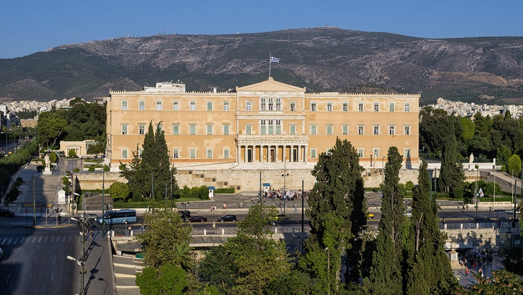 Φοβού τους αναθεωρητές και «δώρα» φέροντας