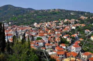 Αυτή είναι η αρχοντική ναυτική πολιτεία της Εύβοιας με ιστορία και μαγευτικές παραλίες και διαδρομές