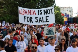 Τα ροζ φλαμίνγκο που απειλούν Ράμα και Τραμπ