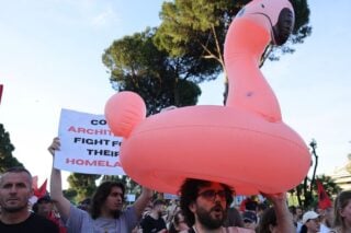 Έντεκα Αλβανοί που ζουν στην Ελλάδα μιλούν για τον ξεσηκωμό ενάντια στις καταστροφικές επενδύσεις: «Απόσταση δεν σημαίνει αποστασιοποίηση»