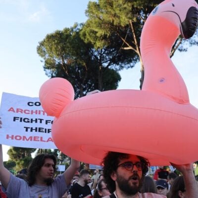 Για τα φλαμίνγκο ρε γαμώτο!