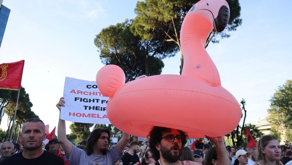 Έντεκα Αλβανοί που ζουν στην Ελλάδα μιλούν για τον ξεσηκωμό ενάντια στις καταστροφικές επενδύσεις στη χώρα τους