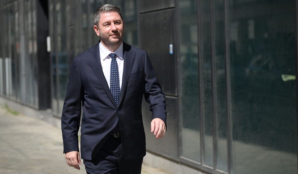 ΠΑΣΟΚ: Σχέδιο τεσσάρων σημείων απέναντι στις δημοσκοπικές πιέσεις και την εμφάνιση της ΕΛΑΣ
