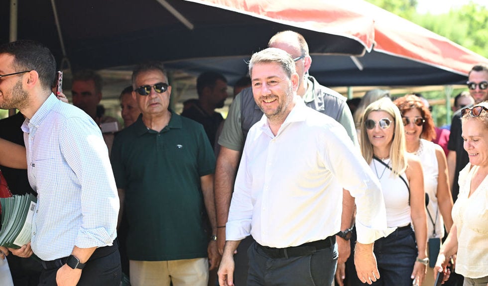Προβληματισμός στο ΠΑΣΟΚ για τις δημοσκοπήσεις – Καρφιά Ανδρουλάκη από την Κάσο για το καλώδιο